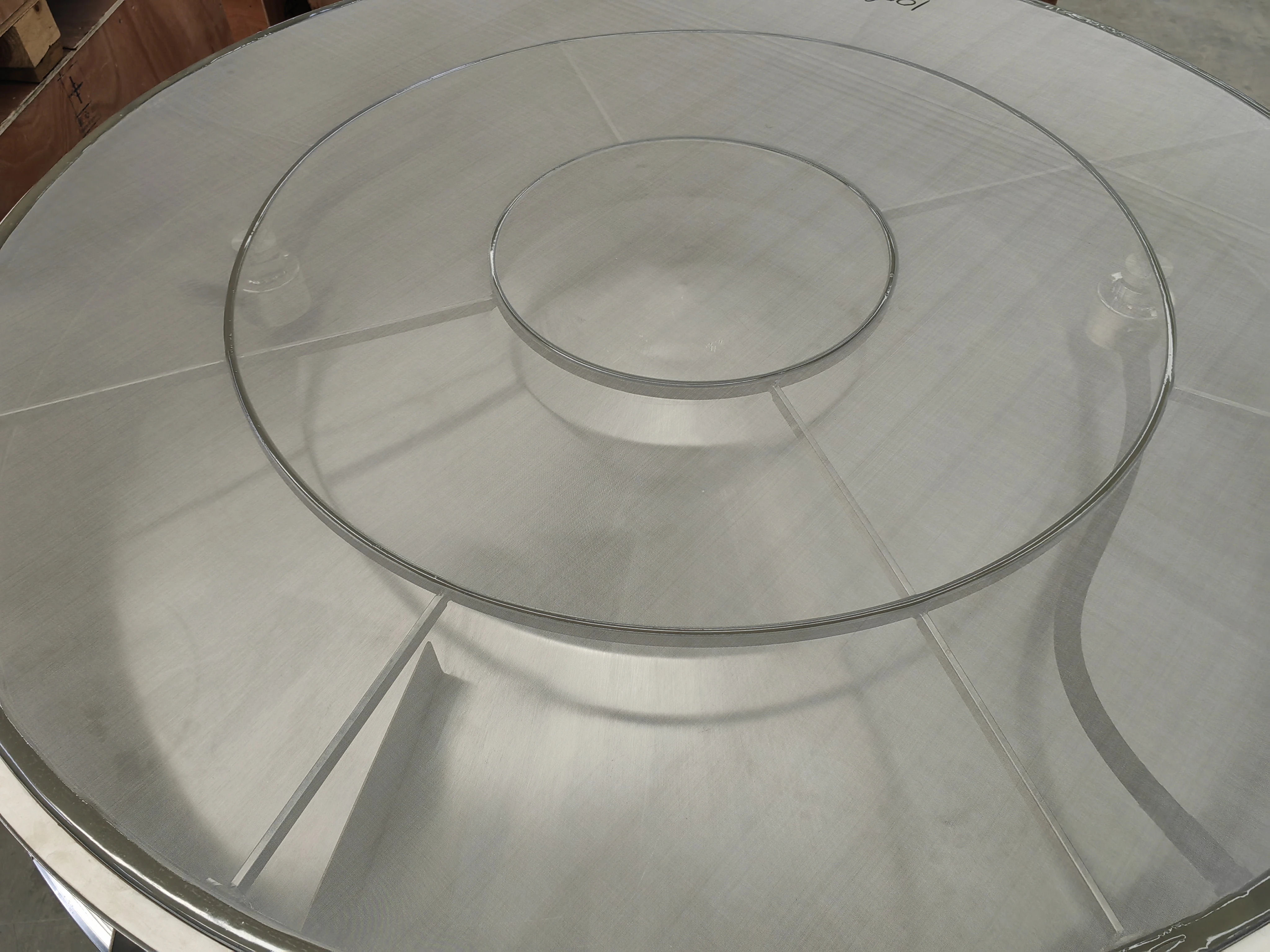 Circular screen mesh and stainless steel support rings